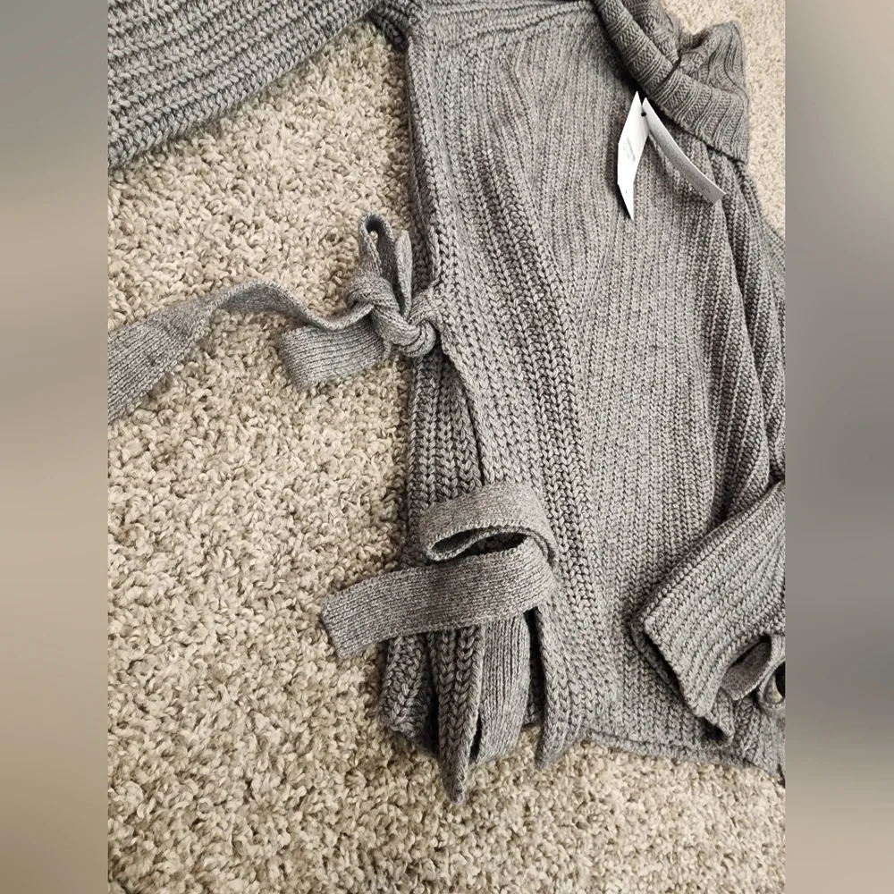 NWT UGG turtleneck - Picture 2 of 5
